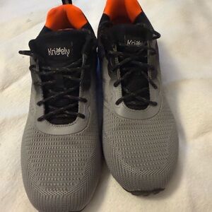 Men's Gray and Black Running Shoes